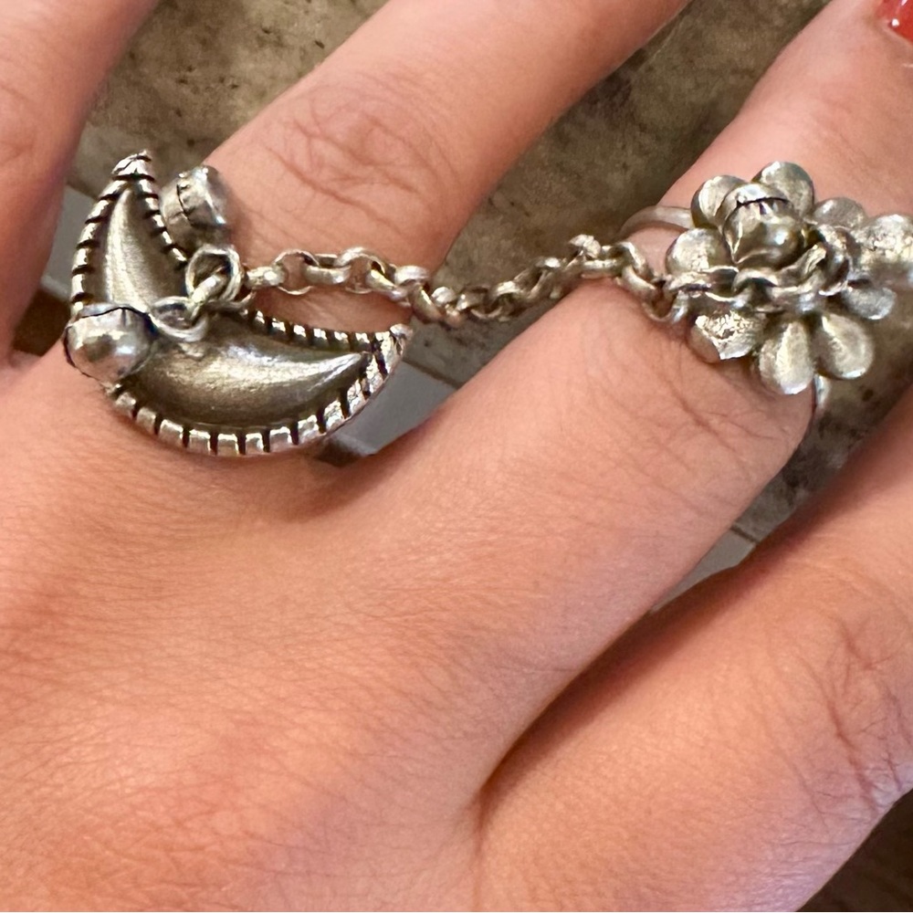 Silver Floral Chain Ring